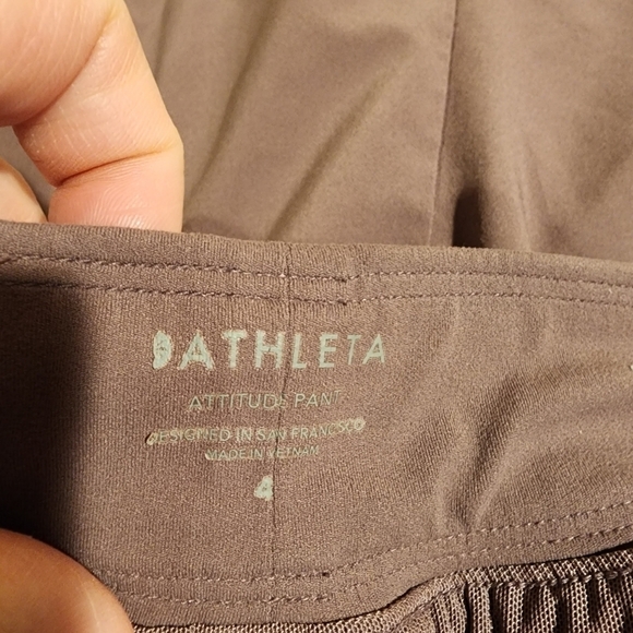 Athleta Attitude Pant Volcanic Violet Stretch Lightweight Wicking Workout Pant 4 - Picture 5 of 10